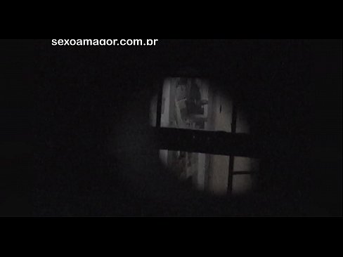 ❤️ Blondie és gravada en secret per un voyeur del barri amagat darrere de maons buits Porno anal a nosaltres ❌️❤